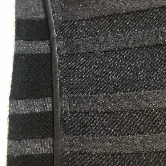 •Banana Republic• Striped Wool Vest / Shawl - Picture 5 of 8